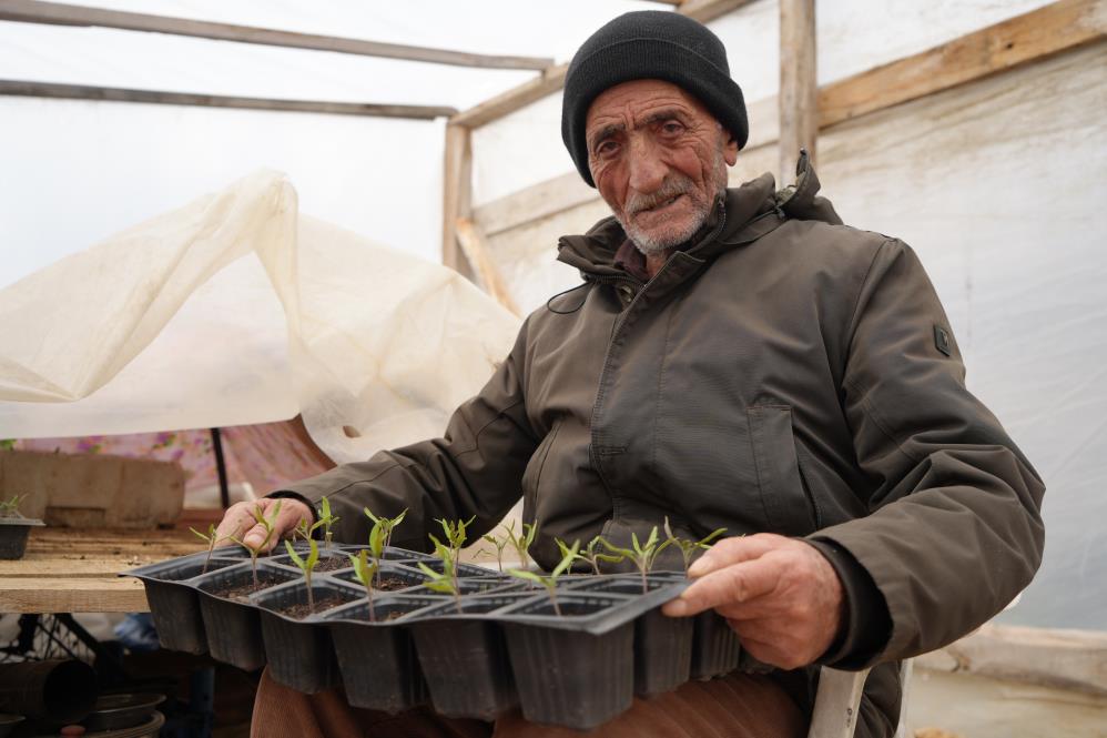 76 Yaşındaki Çiftçi Ata Tohumlarını Geleceğe Taşıyor