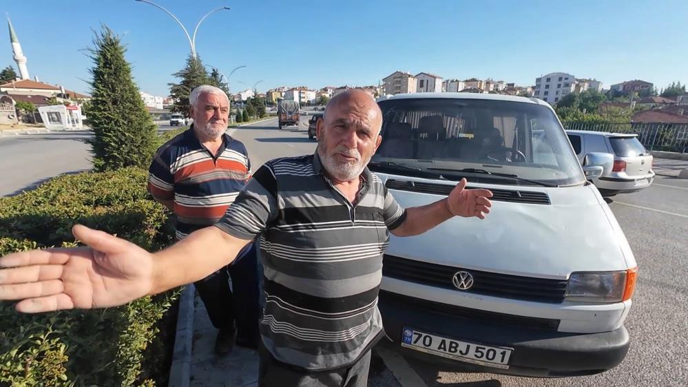 Yan Yatan Minibüsten Burnu Bile Kanamadan Çıktı: "Biz Şoför Adamız"