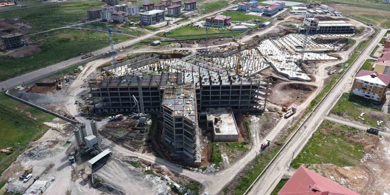 500 Yataklı Kars Bölge Hastanesi yükseliyor: Kars sağlıkta yeni bir döneme hazırlanıyor