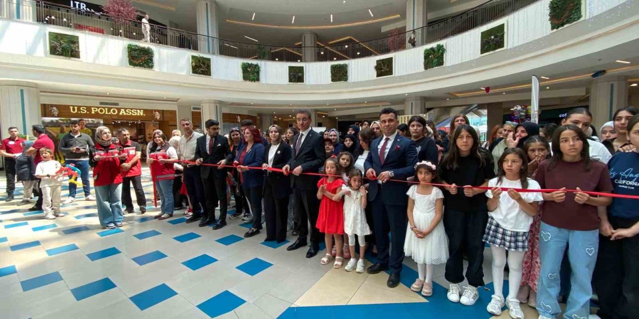 Erzurum’da koruyucu aile farkındalık sergisi yoğun ilgi gördü