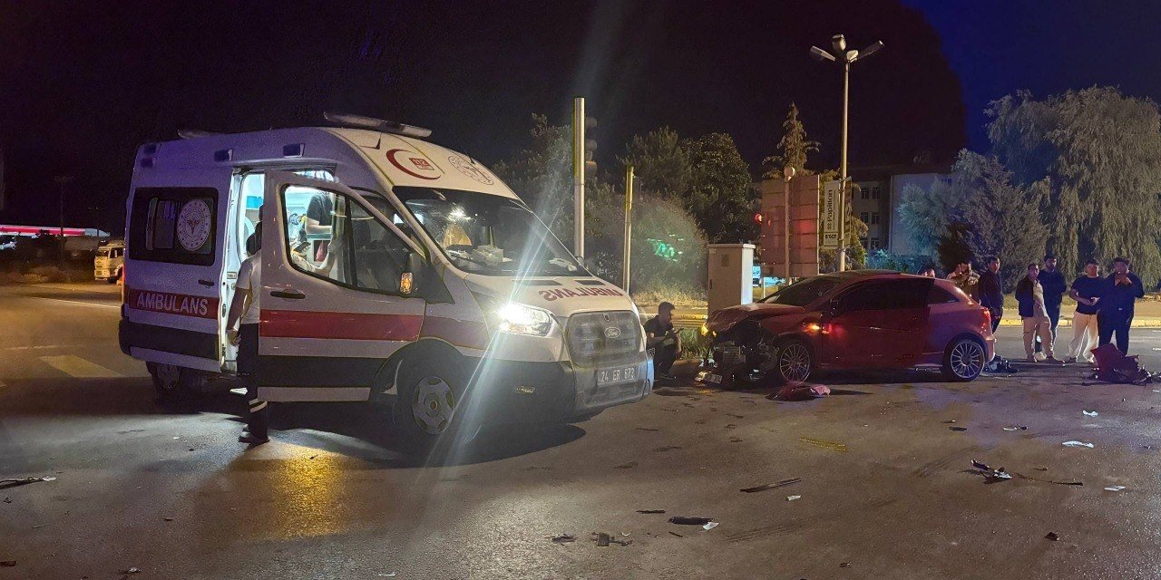 Erzincan’da iki aracın çarpıştığı kazada 2 kişi yaralandı