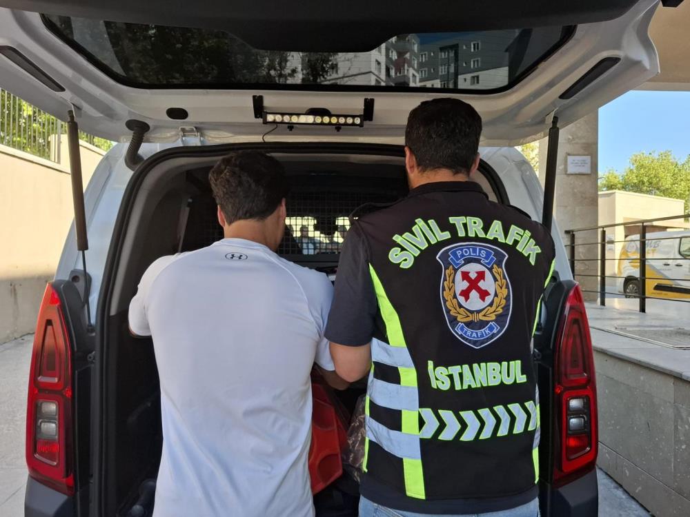 Beylikdüzü'nde aracı durdurup saldıran sürücüye 180 bin lira ceza: Ehliyetine el konuldu