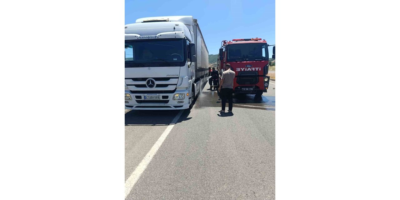 Seyir halindeki tırın lastikleri alev aldı