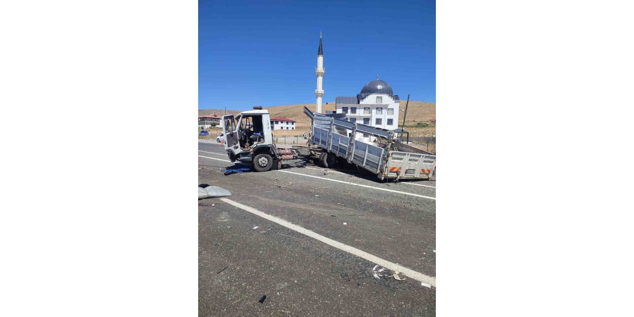 Elazığ’da kamyonlar çarpıştı: 1 yaralı