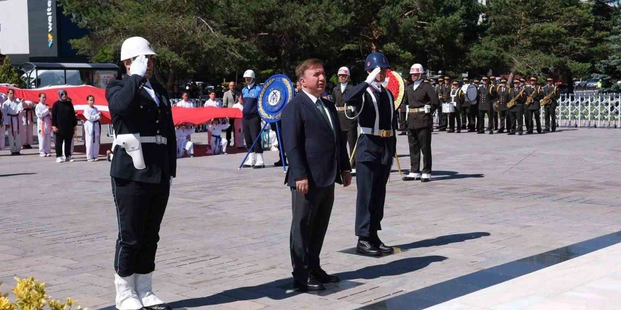 Atatürk’ün Erzincan’a gelişinin 107’nci yılı dolayısıyla tören düzenlendi