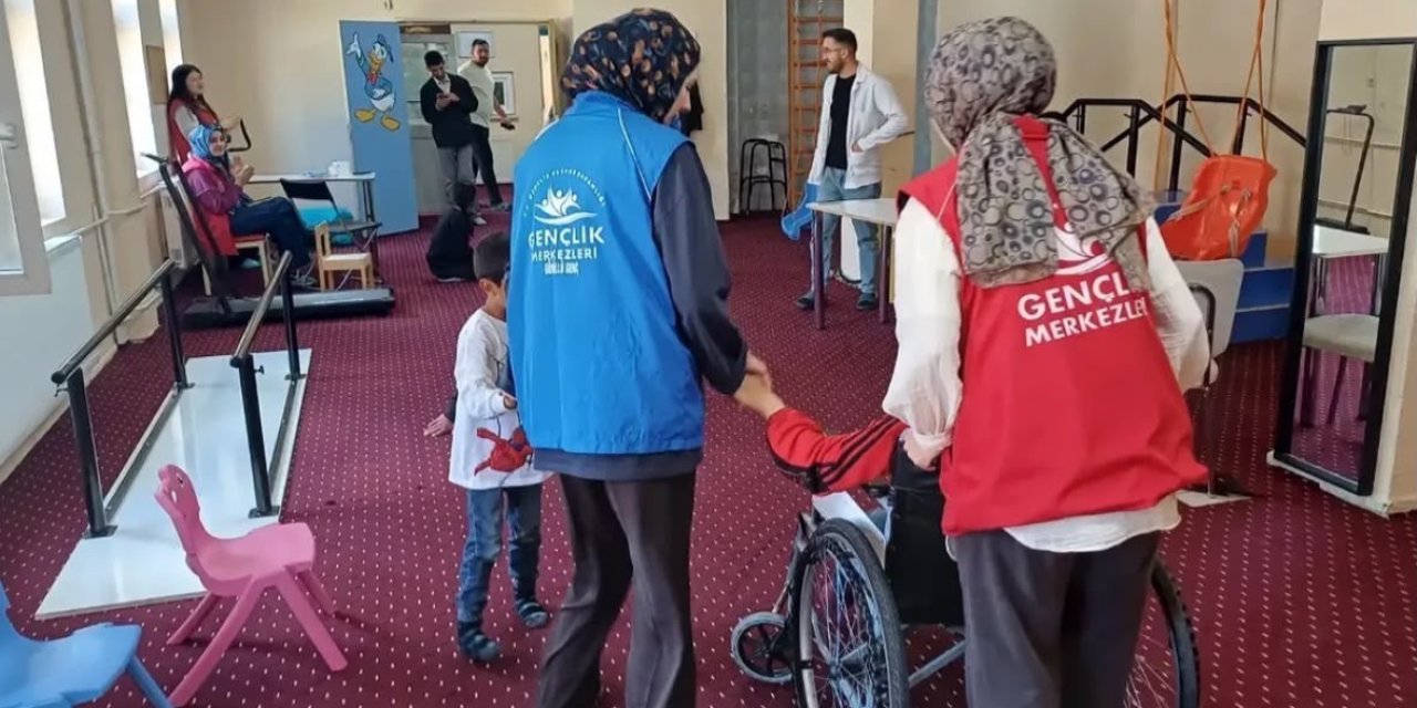 Hamur Gençlik Merkezi’nden özel öğrencilere anlamlı ziyaret