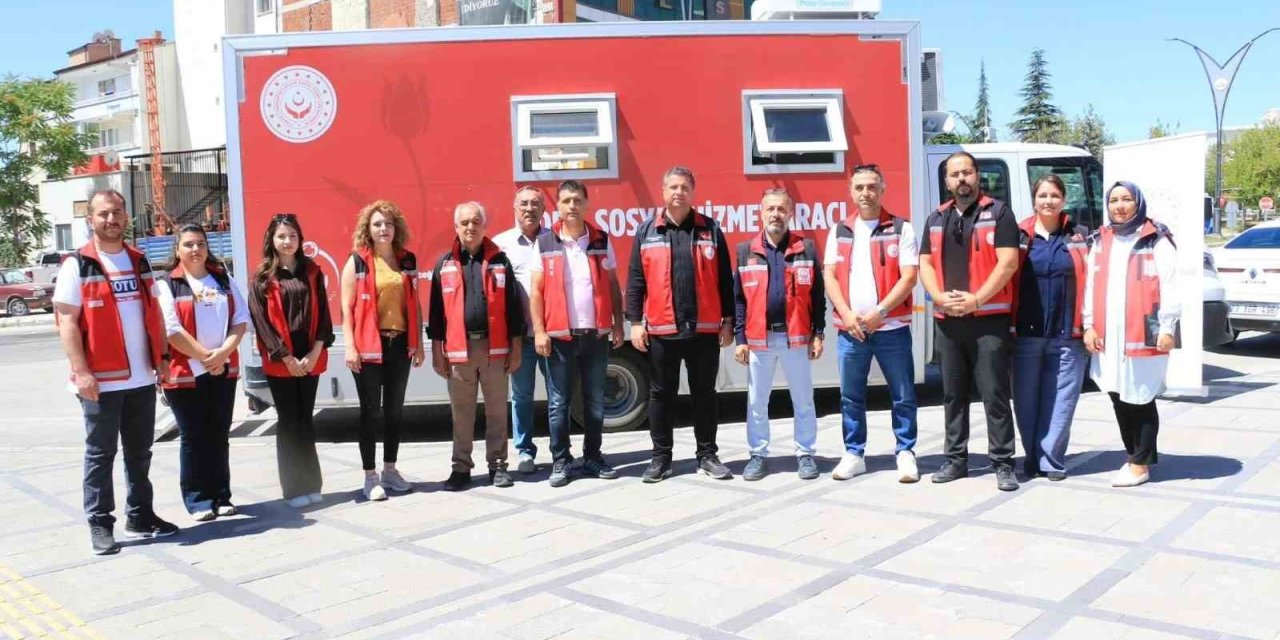 Elazığ’da mobil sosyal hizmet aracı vatandaşlarla buluştu