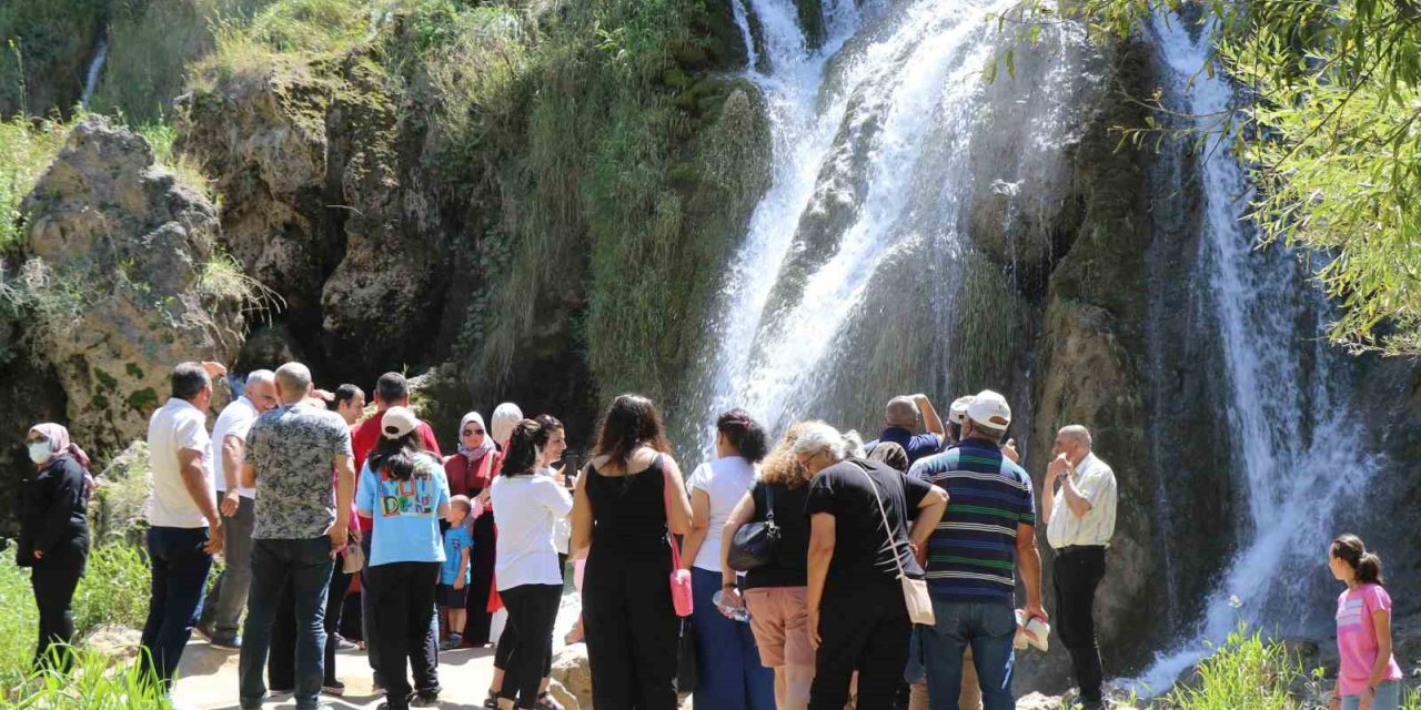 Avrupa’nın sıcağından kaçan gurbetçiler Girlevik’e akın etti