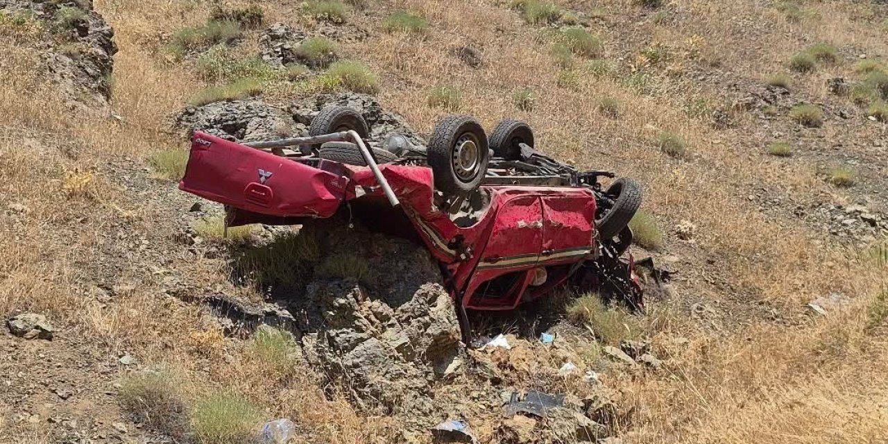 Yangın ilk müdahale aracı uçuruma yuvarlandı: işçiler atlayarak kurtuldu