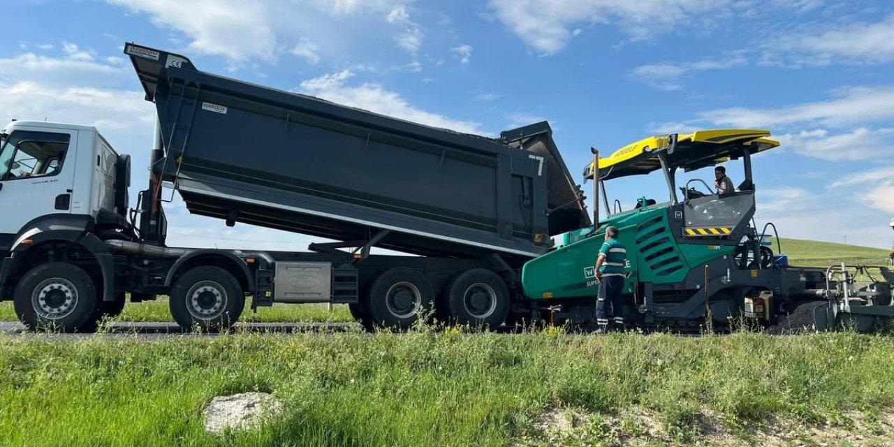 Kars’ta asfalt seferberliği sürüyor: Esenyayla köyü yolu tamamlandı