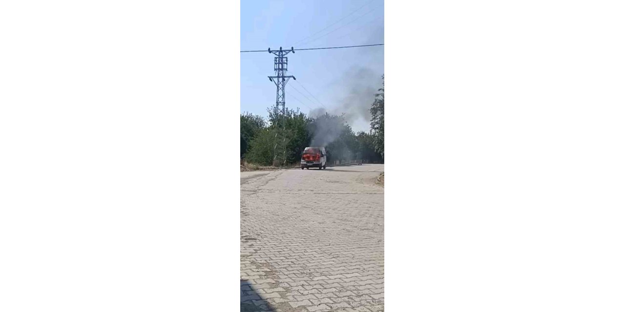 Elazığ’da minibüs yangını