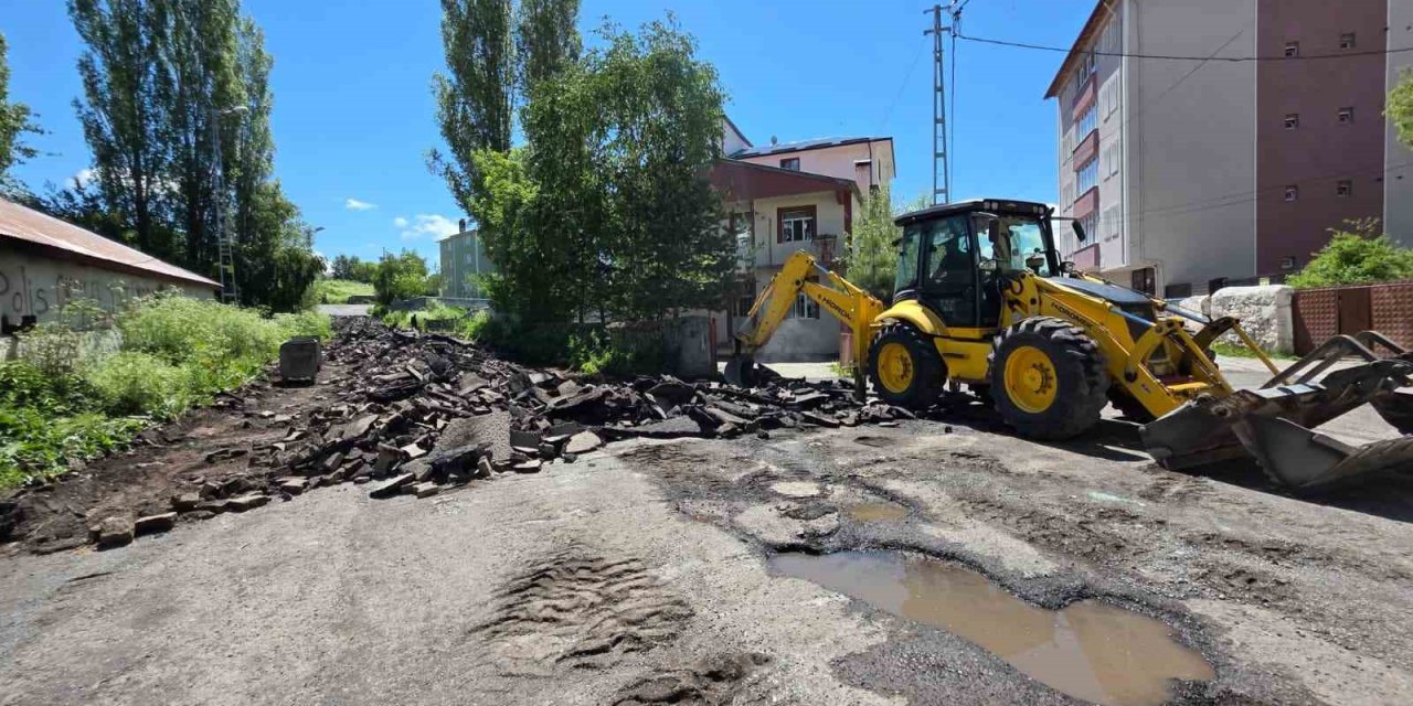 Bozulan Asfalt yollar baştan sona yenileniyor
