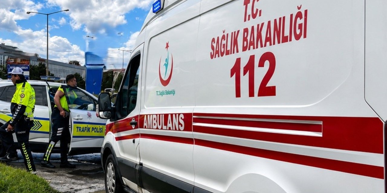 Erzincan-Erzurum karayolunda minibüs devrildi, 15 kişi yaralandı