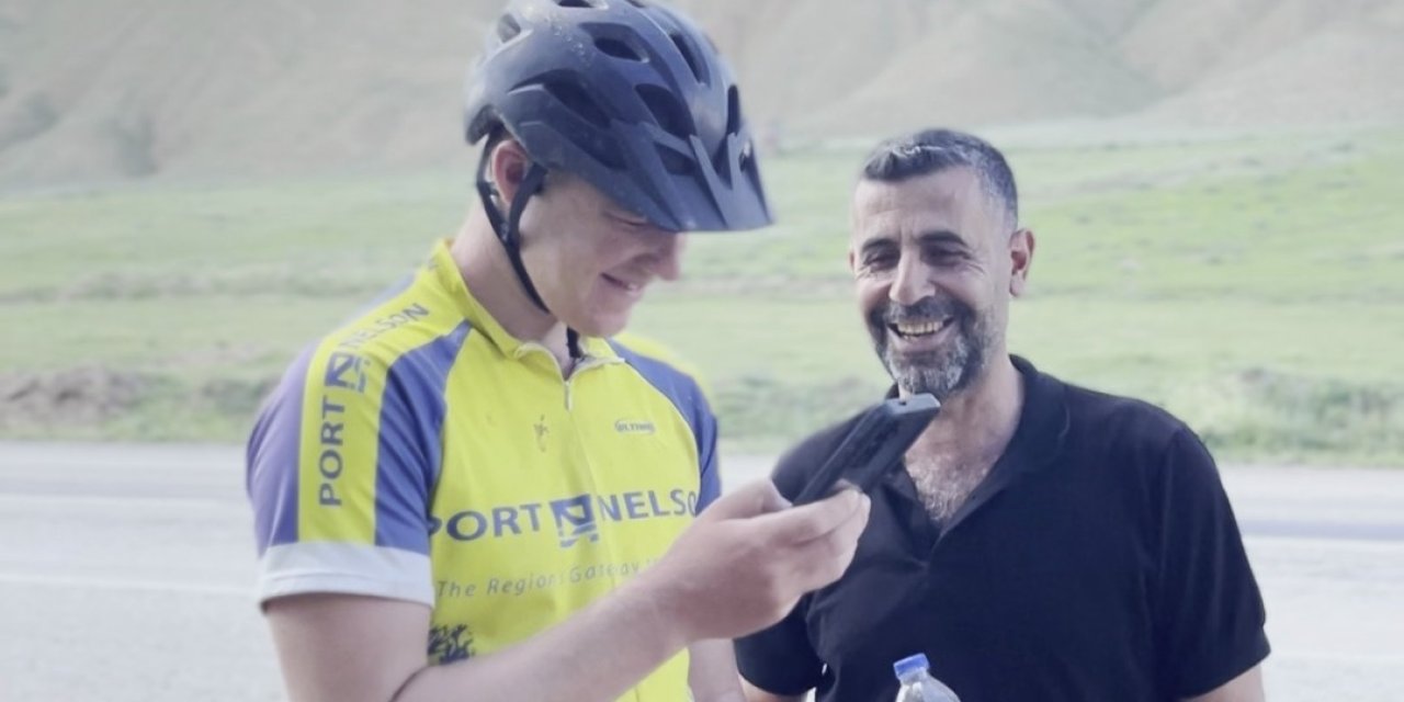 Dil engelini yapay zekayla çözdüler: Erzurum yolunda İngiliz turiste Şenkaya misafirperverliği
