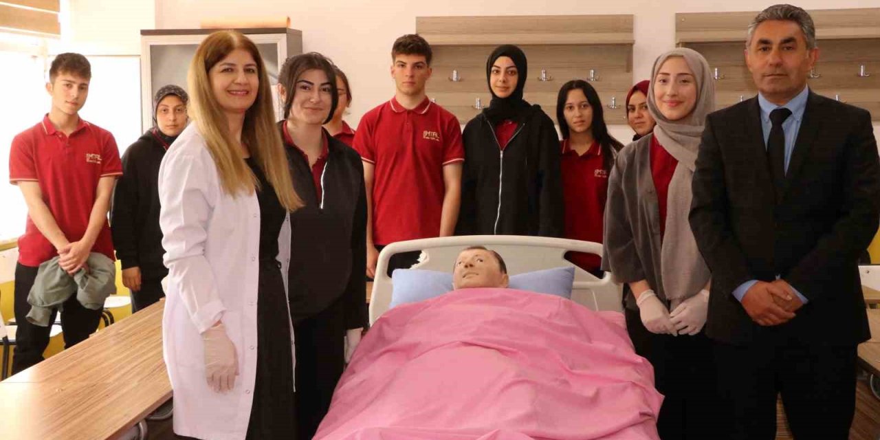 Erzincan’da meslek lisesi sağlık sektörüne bakım personeli yetiştiriyor