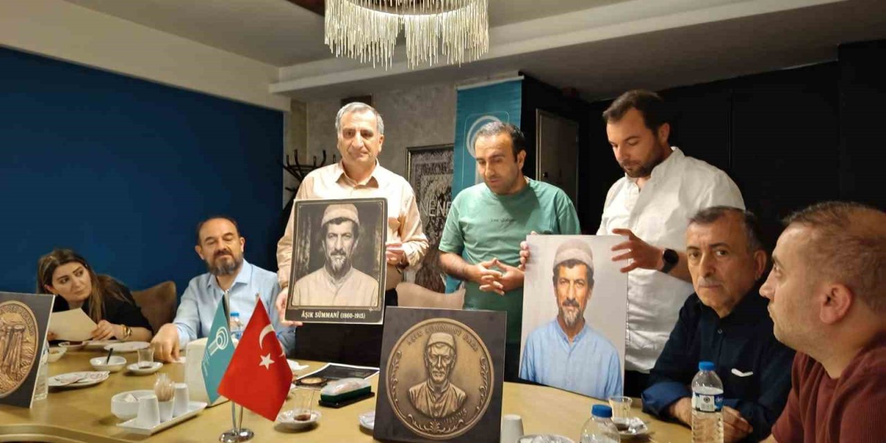 Âşık Sümmani Baba’nın gerçeğe en yakın rölyefi ve hatıra madalyonu tanıtıldı