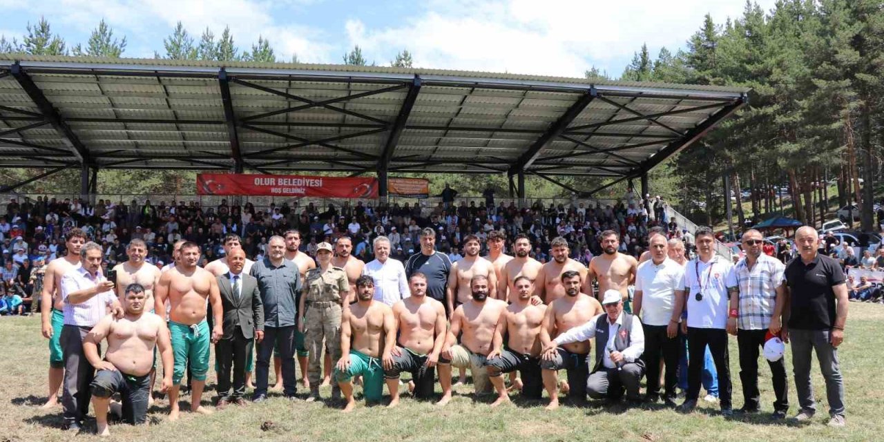Akdağ Karakucak Güreşleri’nin başpehlivanı Kenan Gör oldu