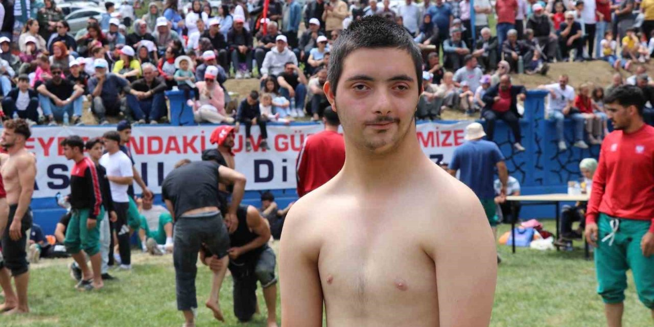 Özel Gereksinimli Ufuk Erdem, Akdağ Karakucak Güreşleri’nin gönüllerin şampiyonu oldu