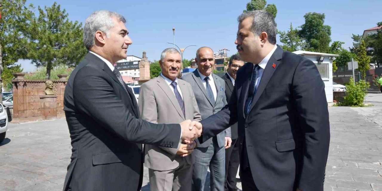 Ahlat Kaymakamı Özgür Kaya görevine başladı