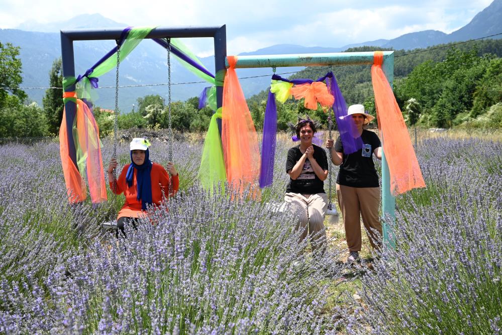 Kemer'de "Mor turizm" başlıyor