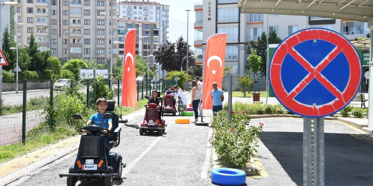 Yeşilyurt Trafik Eğitim Parkı’nda 6 Bin 820 öğrenciye uygulamalı trafik eğitimi verildi