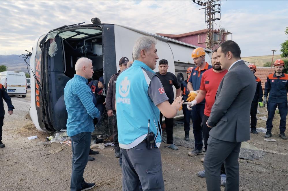 Kırıkkale'de yolcu otobüsü devrildi: 3'ü ağır 41 yaralı