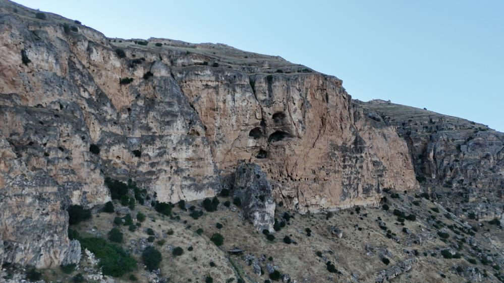 1250 Rakımlı Mağarada İnsan Kemikleri Bulundu