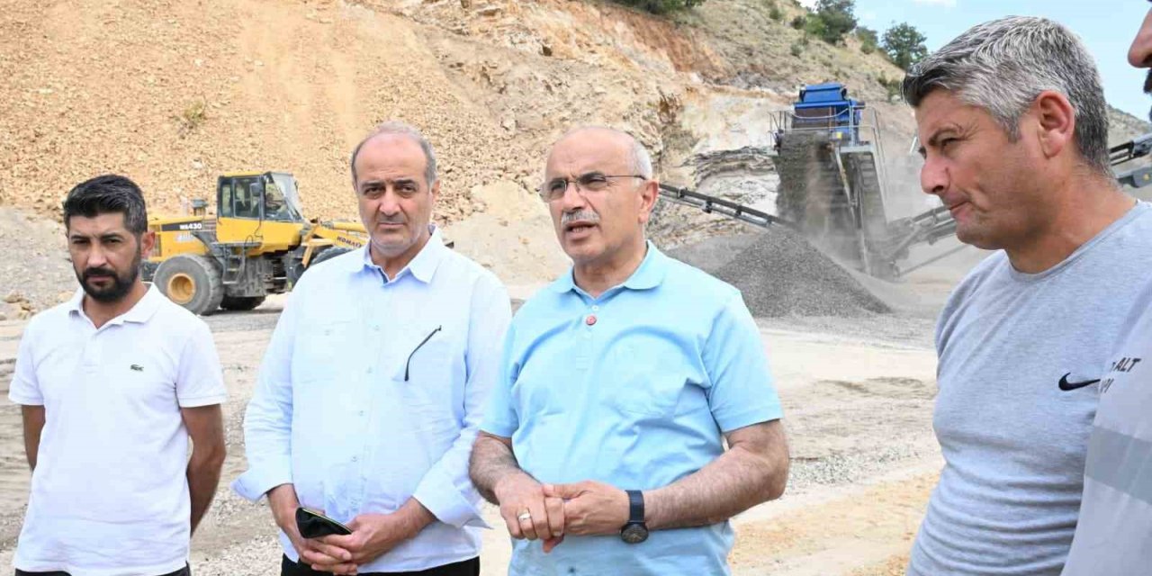 Büyükşehir mobil konkasörlerle hem üretiyor hem hızlı hizmet veriyor