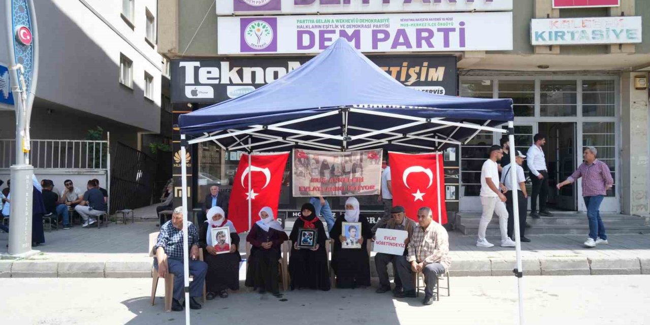 Muşlu ailelerin evlat nöbeti devam ediyor
