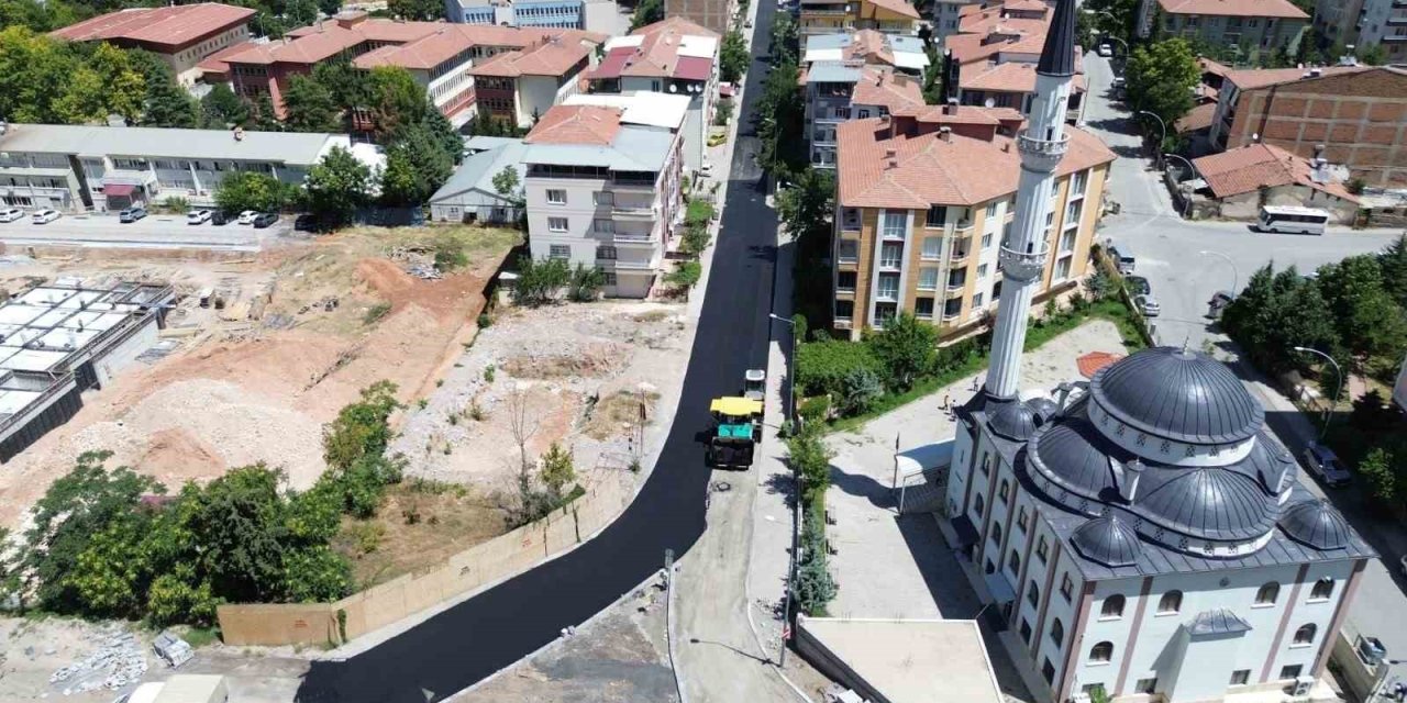 Battalgazi’de asfalt mesaisi aralıksız sürüyor