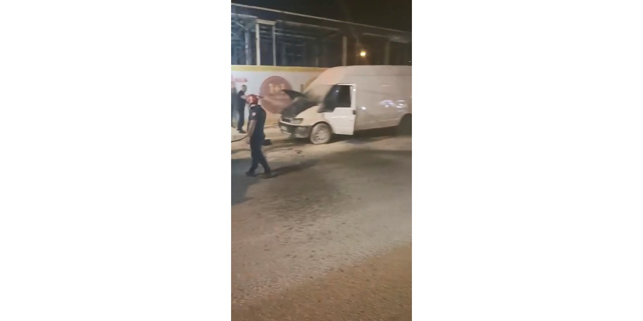 Elazığ’da seyir halindeki minibüste yangın