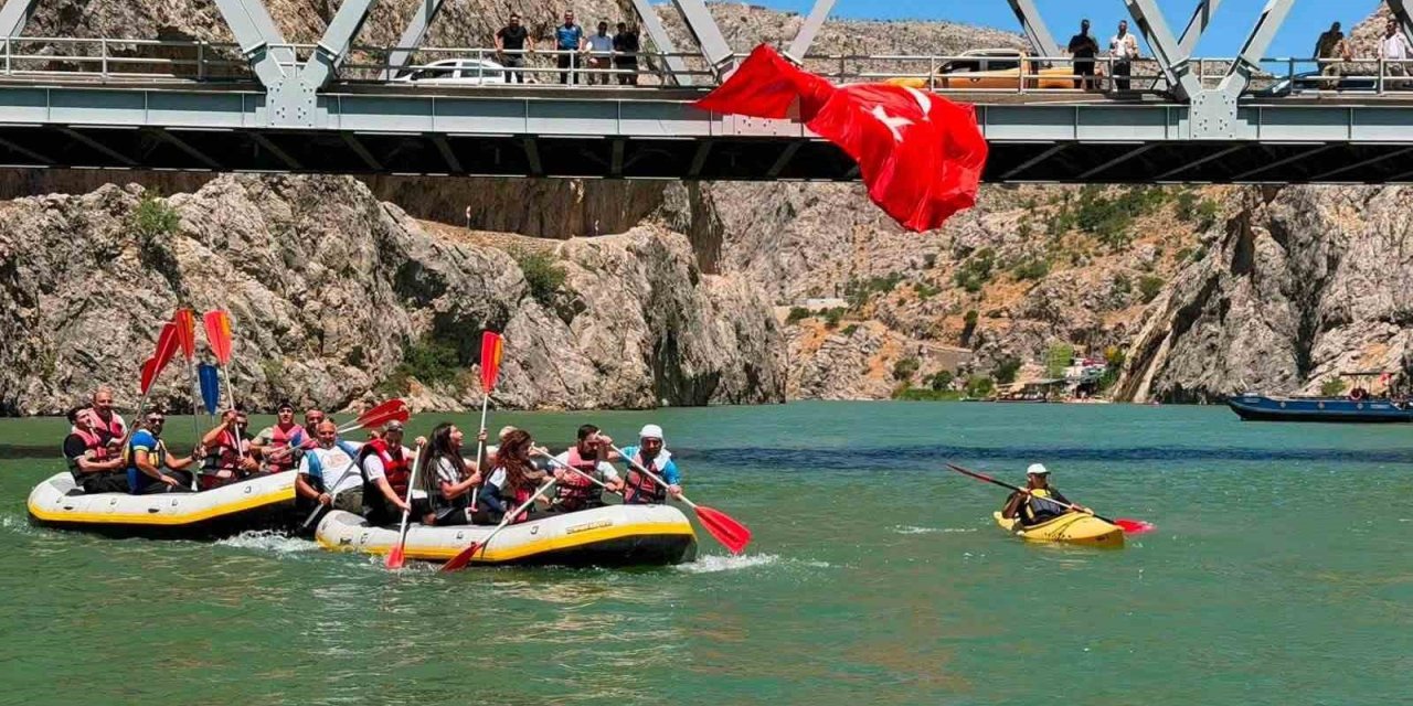 Kemaliye’de su sporları tutkunları Fırat’ta buluştu