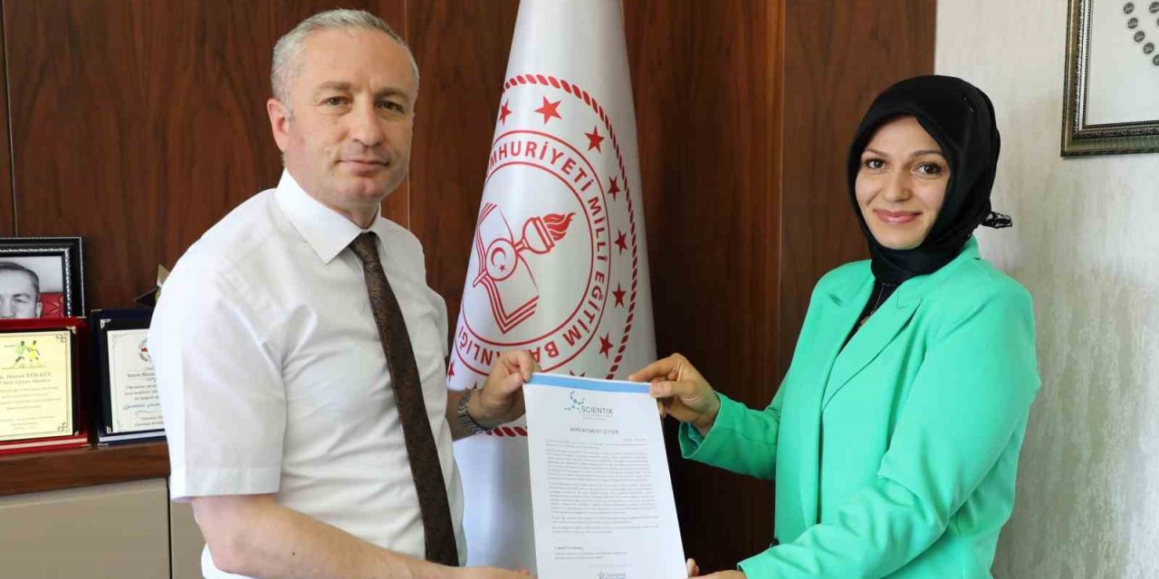 Ağrı Milli Eğitim Müdürü Kökrek, Scientix Elçisi Özmüş’ü tebrik etti