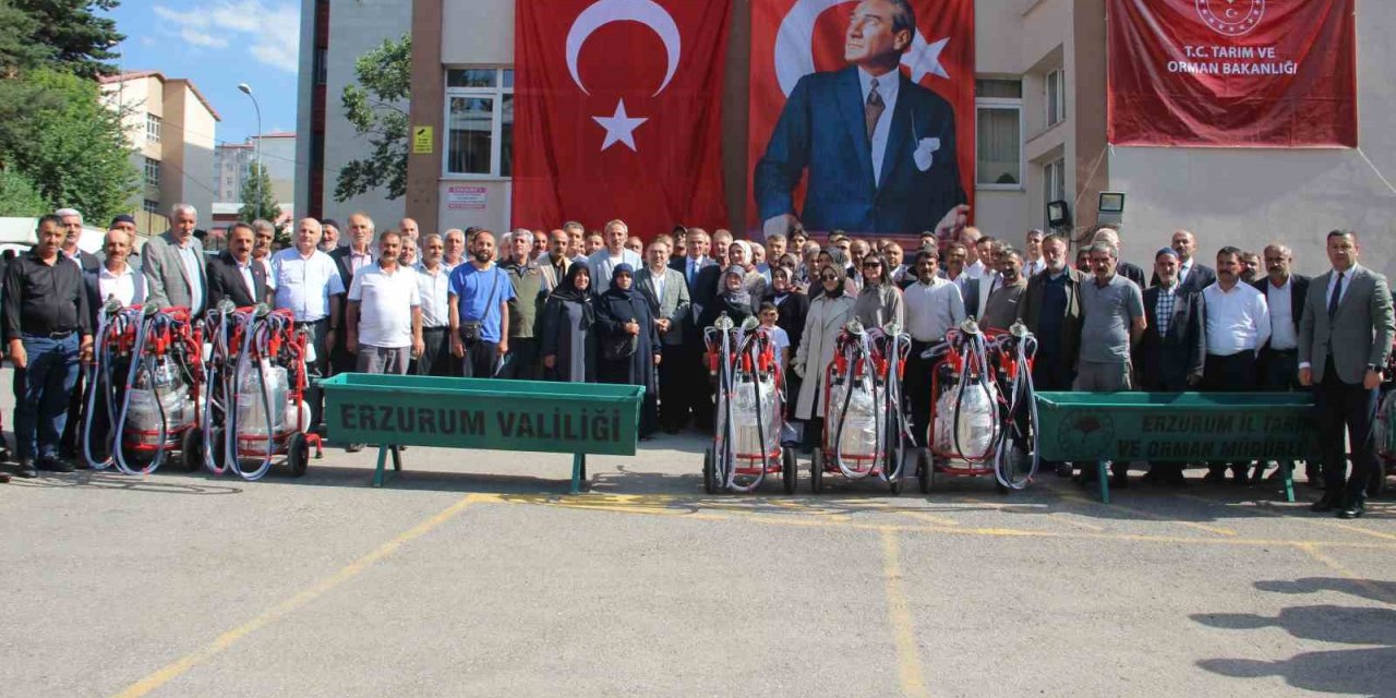 Erzurum’da yetiştiricilere 288 sıvat ve 120 süt sağım makinesi dağıtıldı