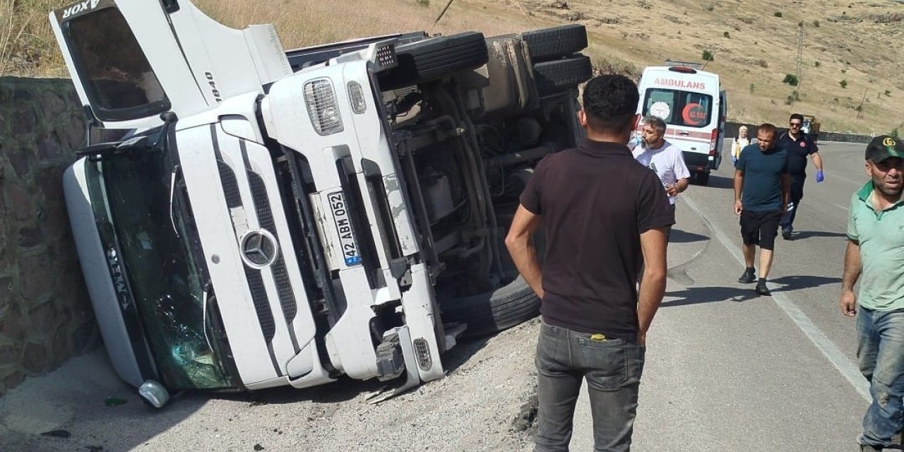 Malatya’da kontrolden çıkan tır devrildi