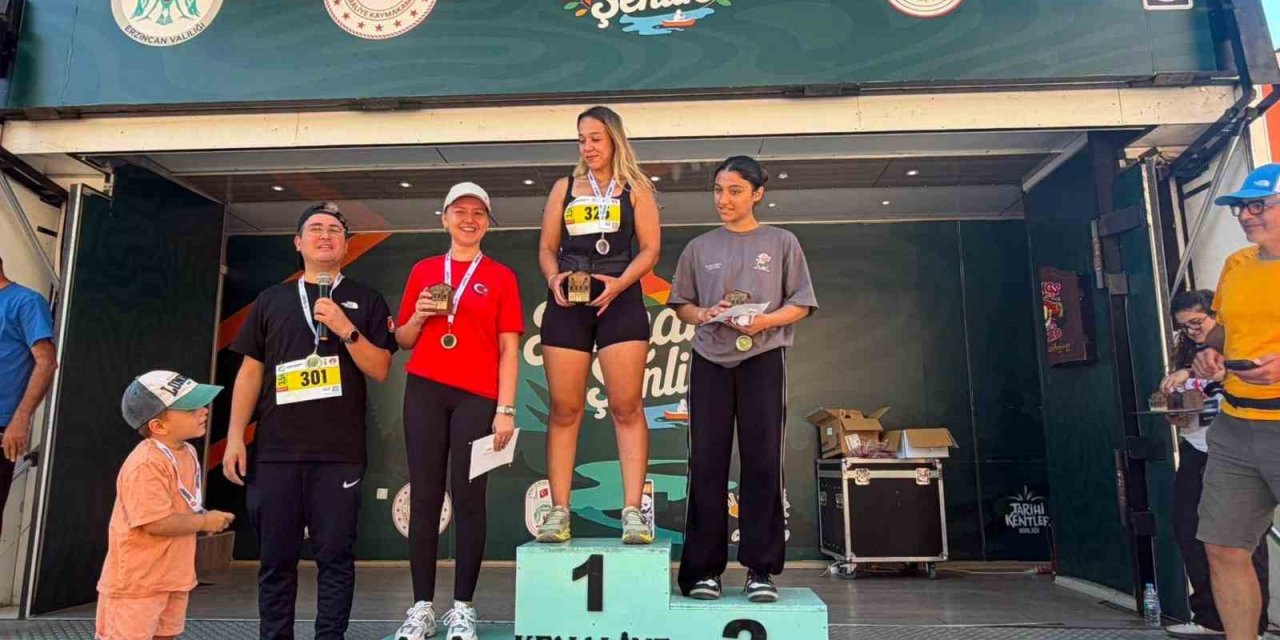 Kemaliye sokaklarında spor coşkusu yaşandı