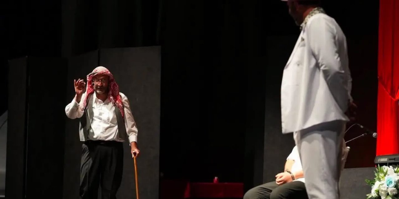 Şehir Tiyatrosu "Hançer Havası" Akçaabatlı sanatseverlerle buluştu