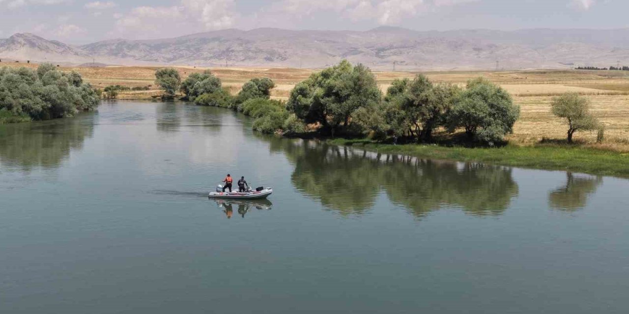 Murat Nehri’nde kaybolan Berat’ı arama çalışmaları 4’üncü gününde