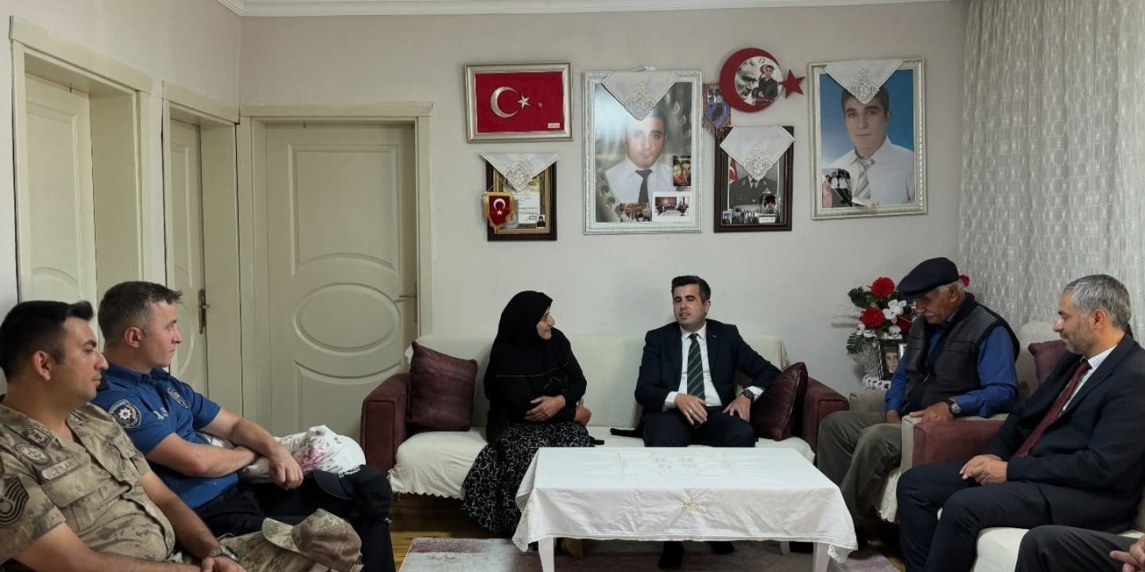 Susuz Kaymakamı Öztürk’ten şehit ailesine anlamlı ziyaret