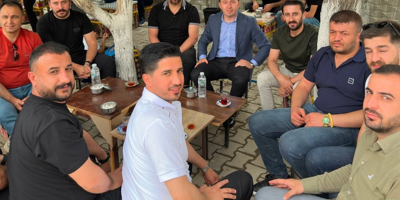 Yüksekova’da yürekleri ısıtan manzara: Halkın içinde bir kaymakam