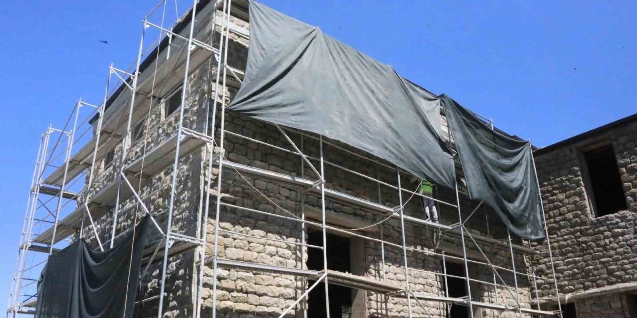 Tarihi öğretmenevinde restorasyon çalışmaları sürüyor
