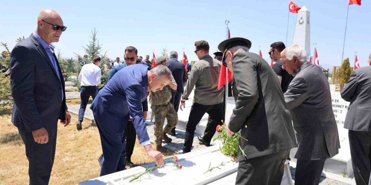 Ağrı’da 15 Temmuz’un 10. yılında şehitlik ziyareti ve gazi ailesine anlamlı buluşma