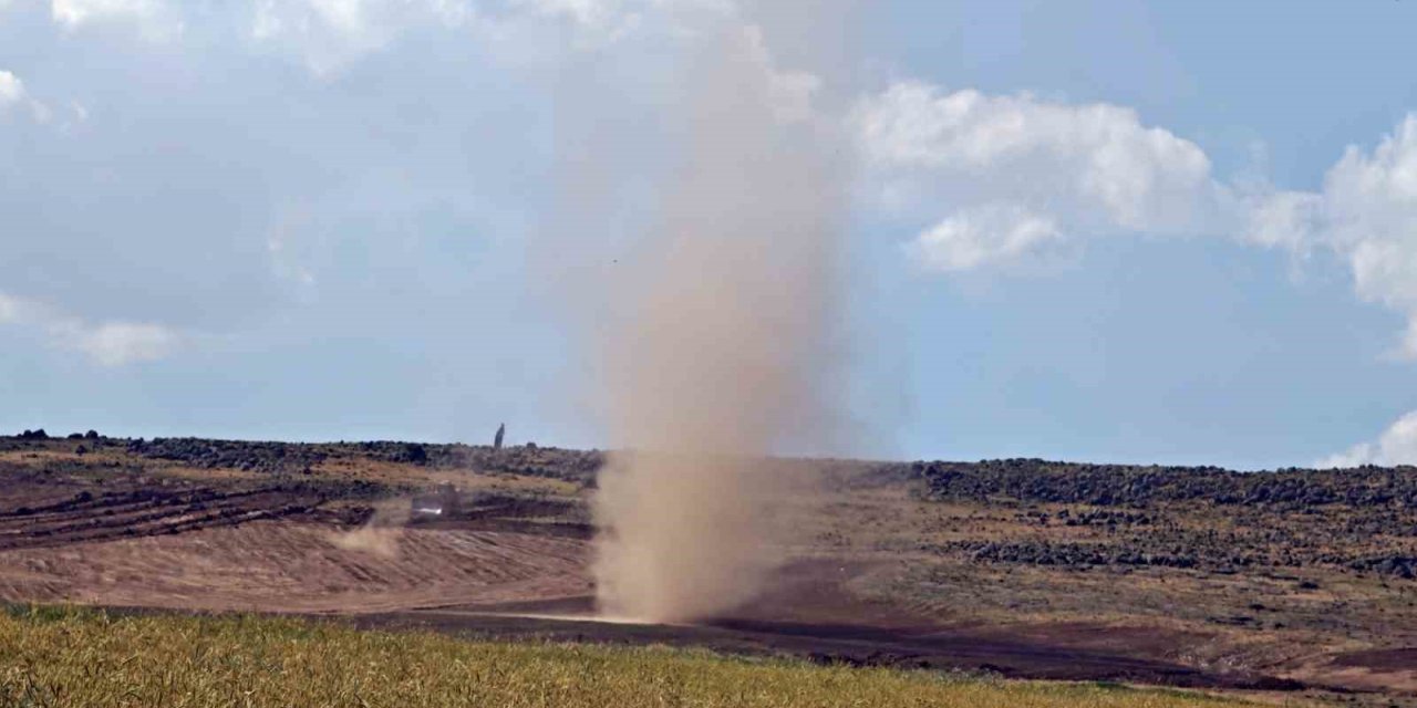 Ahlat’ta hortum kameraya yansıdı