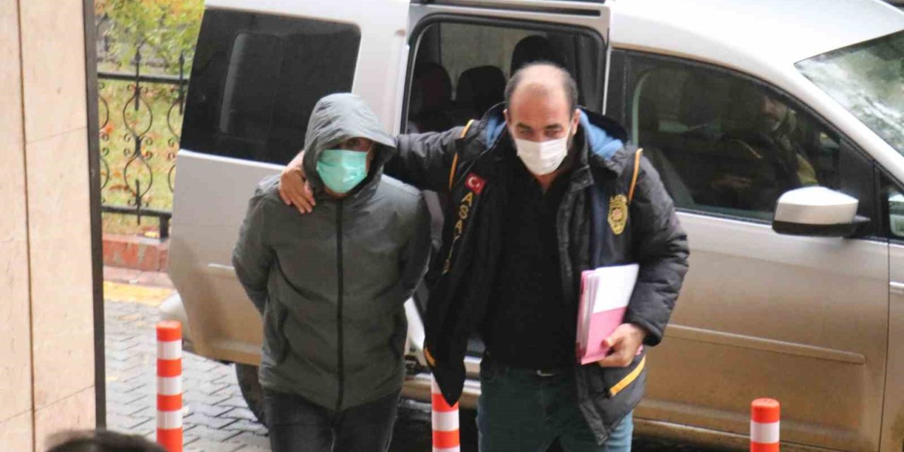 Eşini sokak ortasında öldüren sanığın cezası istinafta 24 yıla indirildi