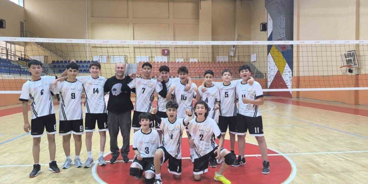 Erzincan ANALİG Erkek Voleybol Takımı yarı finale yükseldi