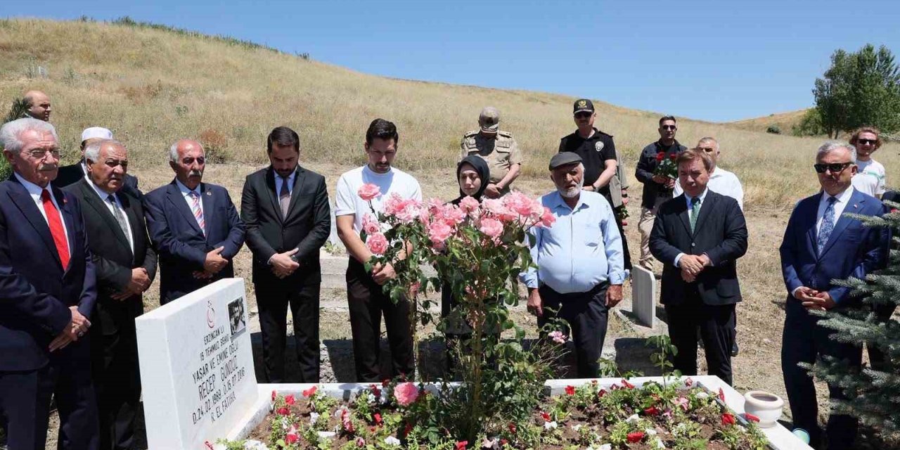 15 Temmuz şehidi Gündüz kabri başında dualarla anıldı