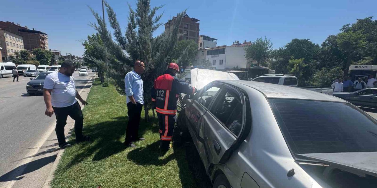 Elazığ’da beton mikseriyle otomobil çarpıştı: 3 yaralı