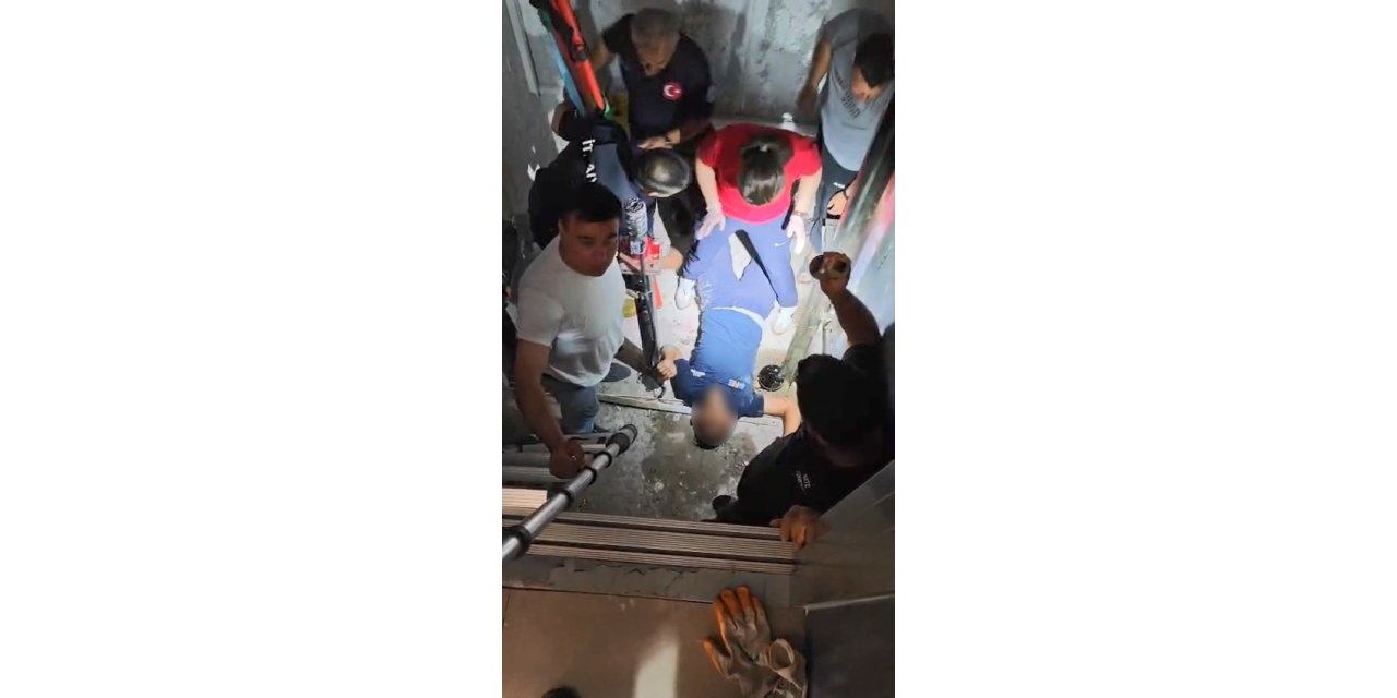 Elazığ’da asansör boşluğuna düşen genç kurtarıldı