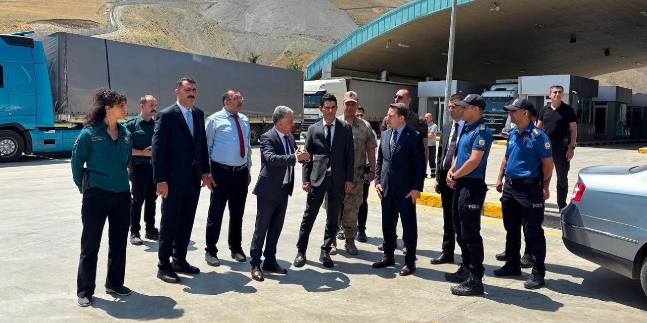 Kaymakamı Volkan Hülür, Esendere Sınır Kapısı’nda incelemelerde bulundu