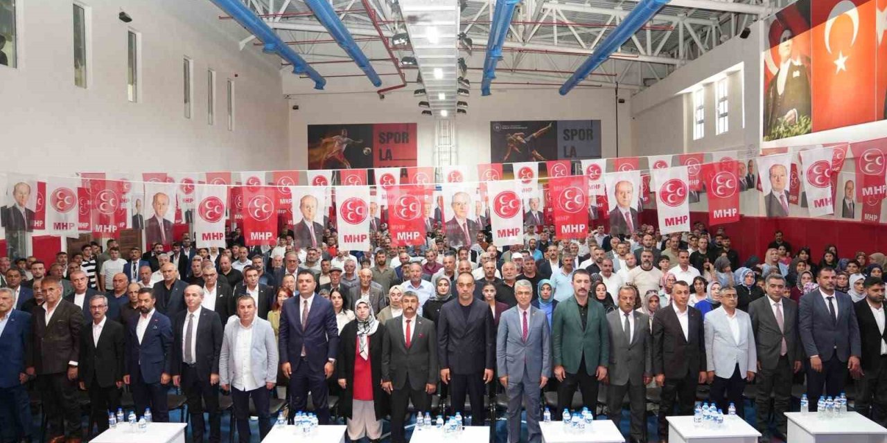 MHP’de ilçe kongreleri devam ediyor; Pasinler’de Erkan Yağar güven tazeledi